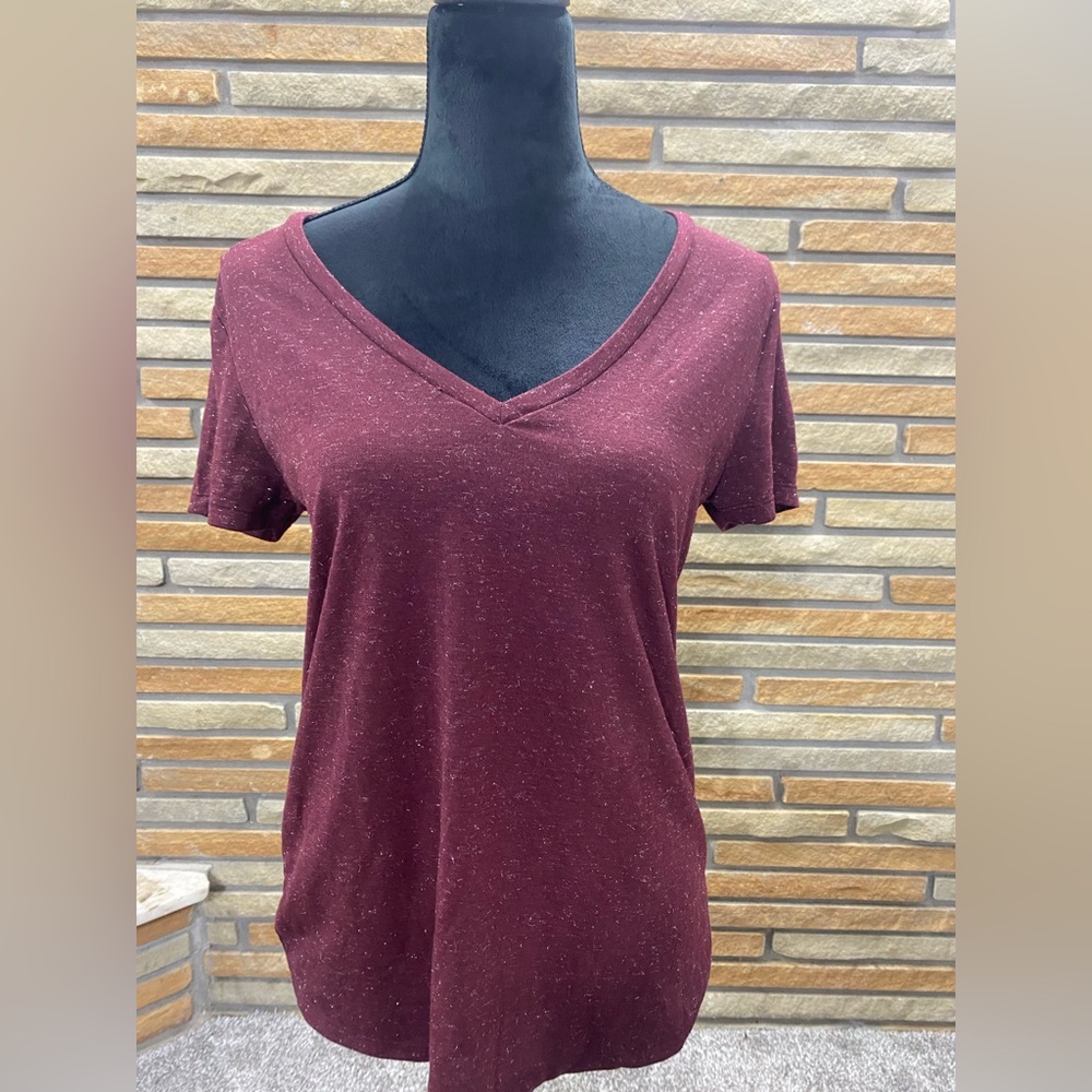 Medium sparkle v neck tee wine red